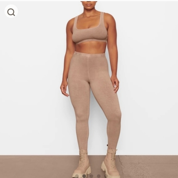 SKIMS Pants - SKIMS Seamless Tan Outdoor Leggings